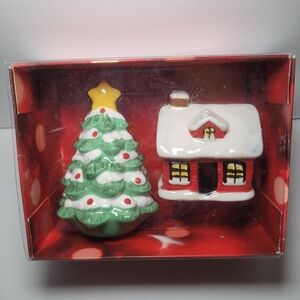 St Nicholas Square Salt Pepper Set Tree Log Cabin Christmas Ceramic New